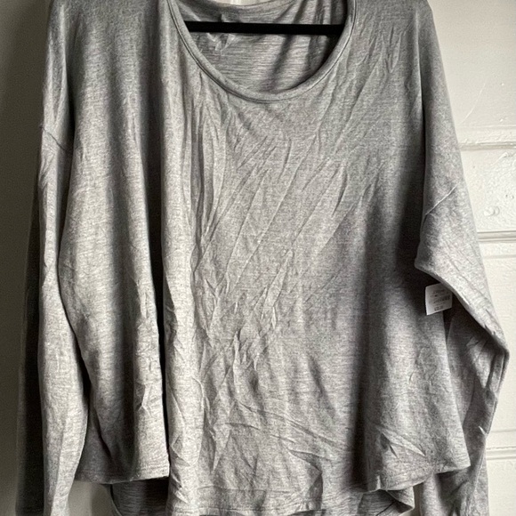 a.n.a Light Gray Women's Long Sleeve Sweater Tee - Picture 1 of 1